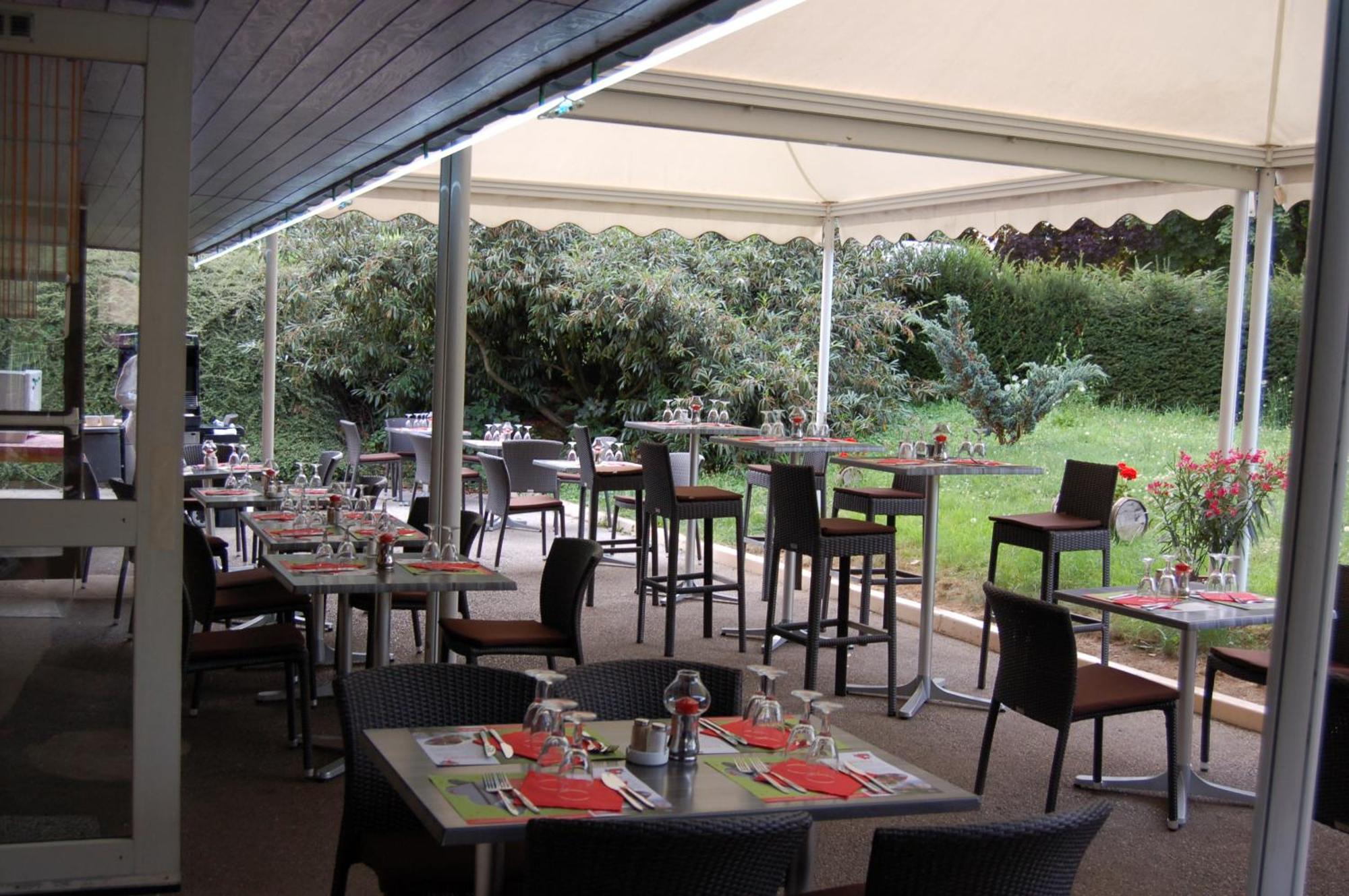 Logis Hotel Lons-Le-Saunier - Restaurant Le Grill 레스토랑 사진