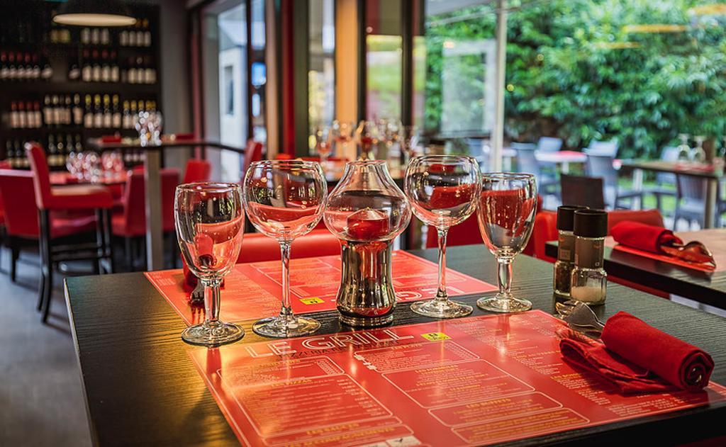 Logis Hotel Lons-Le-Saunier - Restaurant Le Grill 외부 사진