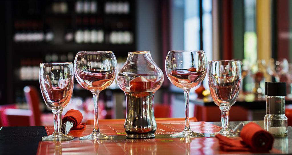 Logis Hotel Lons-Le-Saunier - Restaurant Le Grill 외부 사진