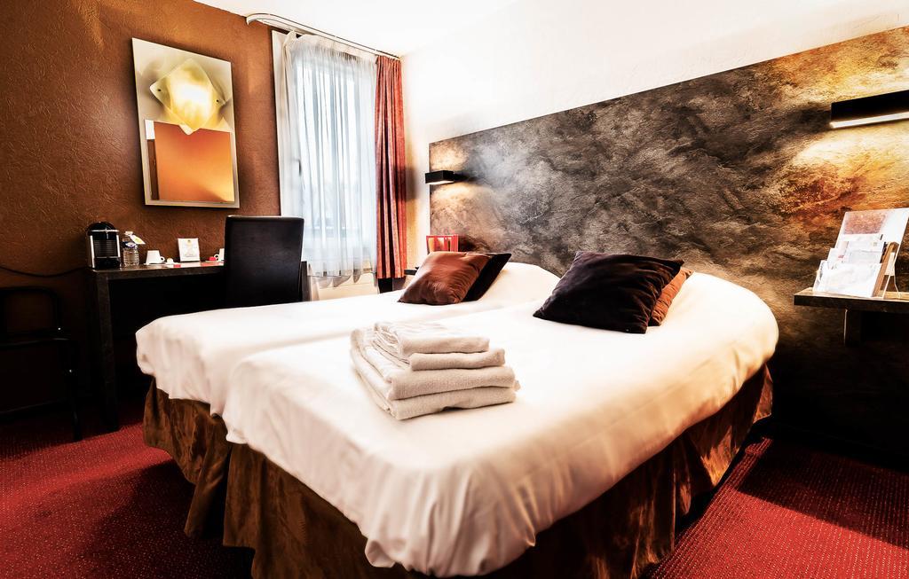 Logis Hotel Lons-Le-Saunier - Restaurant Le Grill 외부 사진