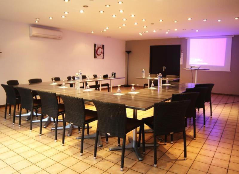 Logis Hotel Lons-Le-Saunier - Restaurant Le Grill 외부 사진
