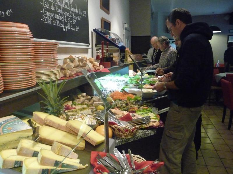 Logis Hotel Lons-Le-Saunier - Restaurant Le Grill 외부 사진