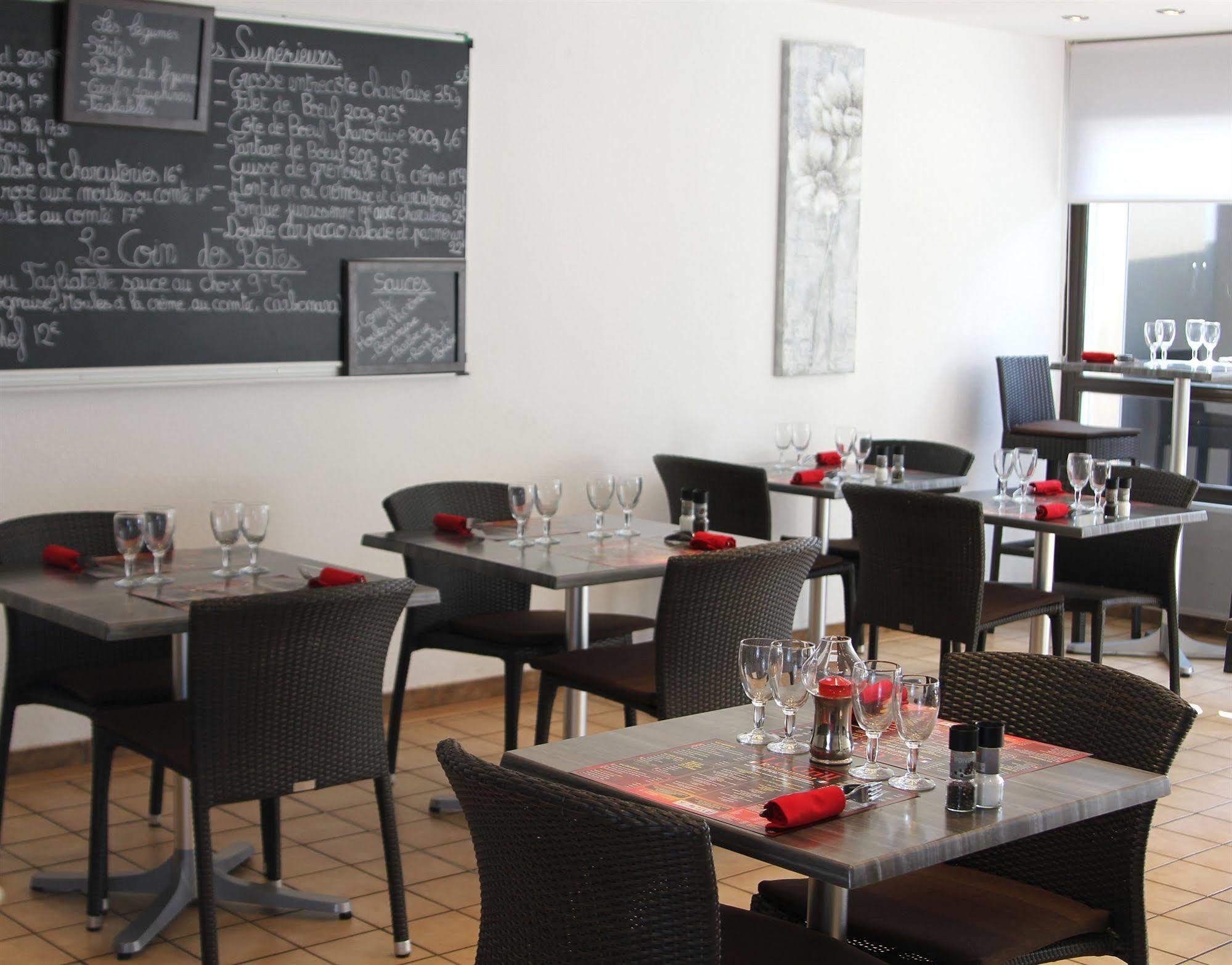 Logis Hotel Lons-Le-Saunier - Restaurant Le Grill 외부 사진